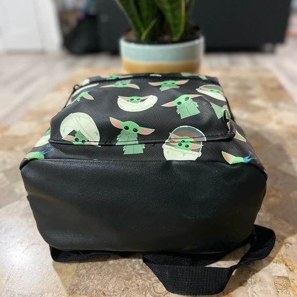 Bioworld Star Wars Mandalorian The Child Baby Yoda Mini Backpack - Picture 10 of 12